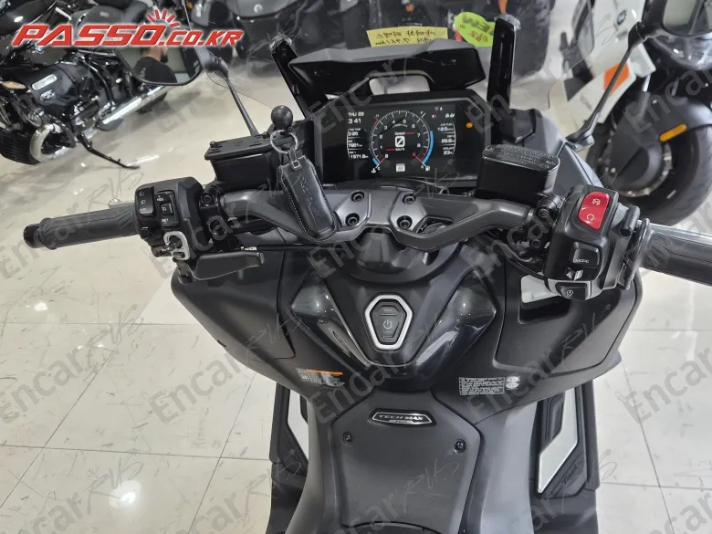 Yamaha T Max 560 - фото 3