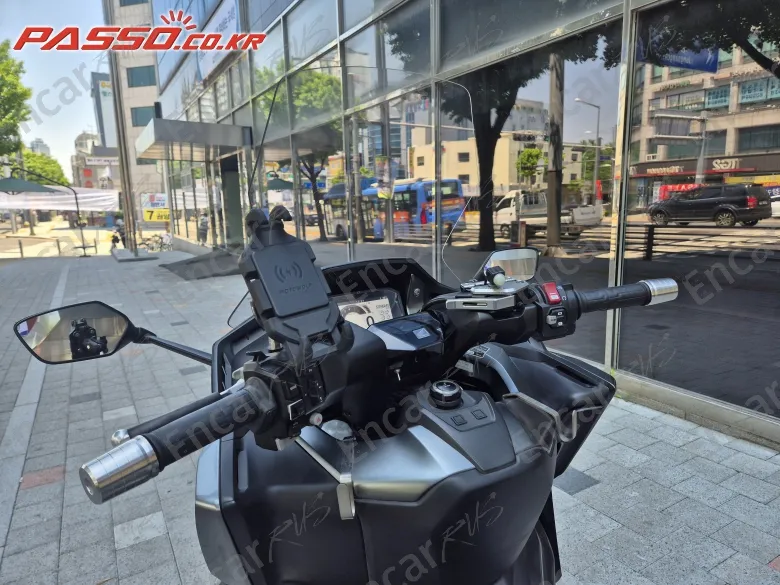 Honda Forza 750 - фото 3