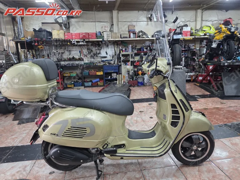 Vespa Gts 300 75th Special Edition - фото 0