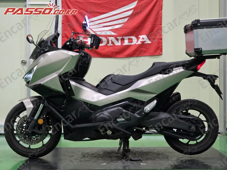 Honda Forza 750 - фото 1