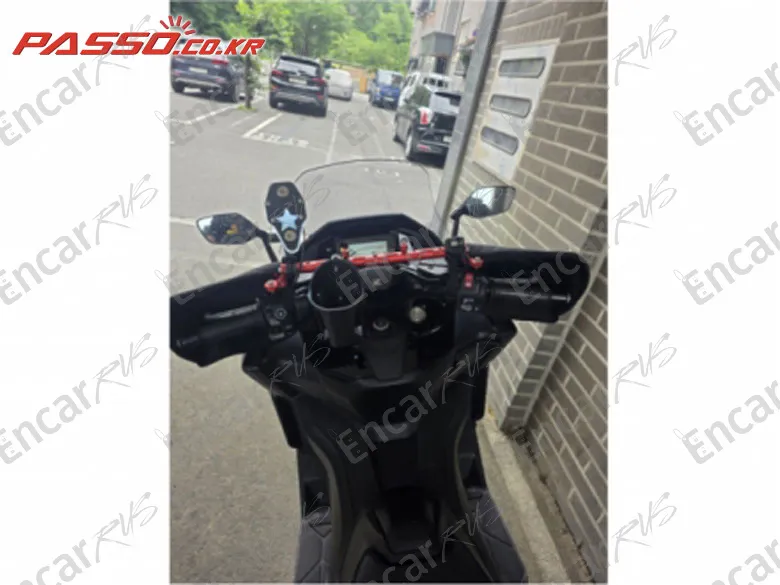 Honda Forza 750 - фото 3