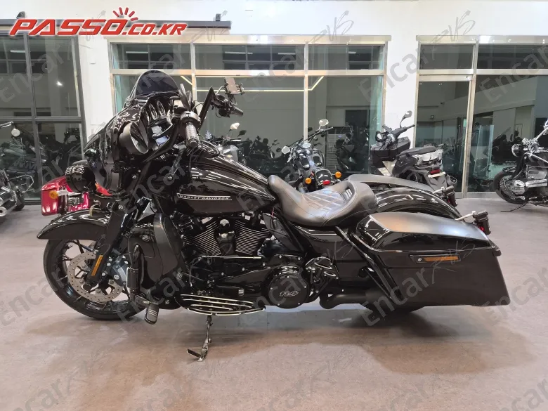 Harley-Davidson Flhxs Street Glide Special - фото 1