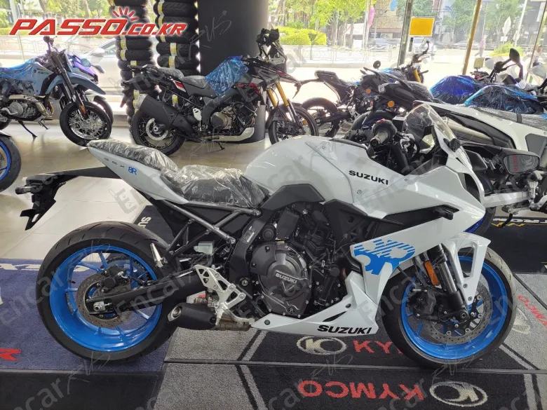 SUZUKI GSX 8 R - фото 0