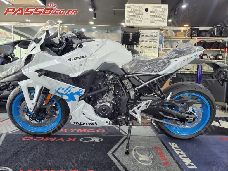 SUZUKI GSX 8 R - фото 1