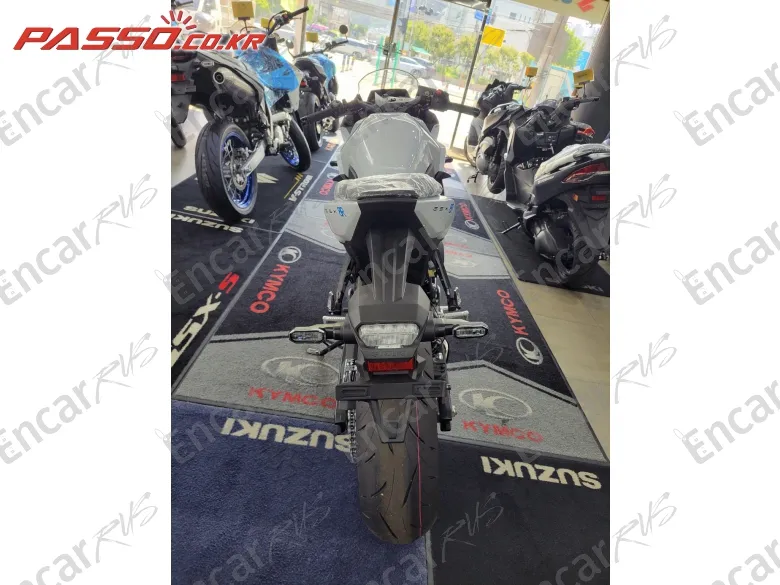 SUZUKI GSX 8 R - фото 2