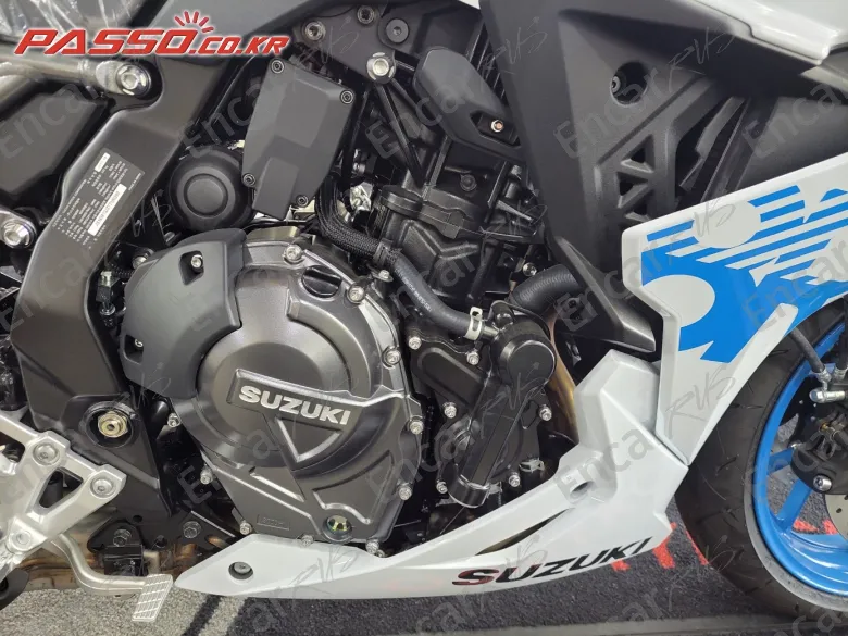 SUZUKI GSX 8 R - фото 4