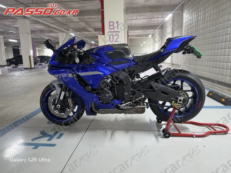 YAMAHA YZF R1 - фото 1