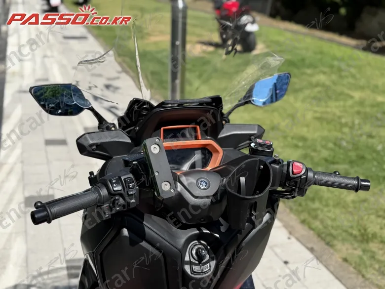 YAMAHA X MAX 300 ABS - фото 3