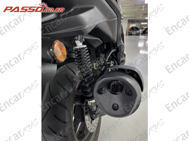YAMAHA X MAX 300 ABS - фото 6