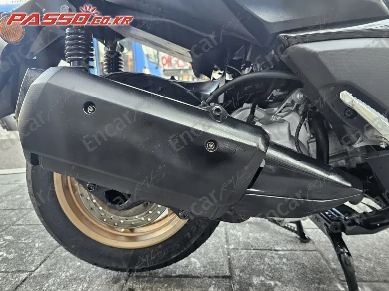 YAMAHA X MAX 300 ABS - фото 4
