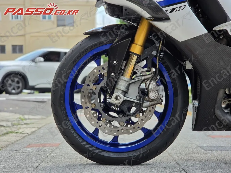 YAMAHA YZF R1 M - фото 1
