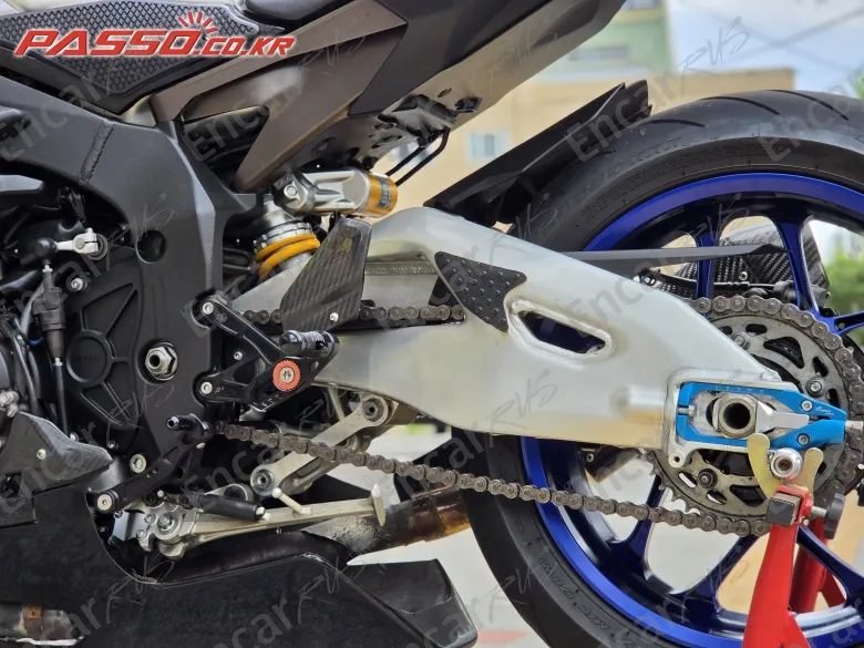 YAMAHA YZF R1 M - фото 2