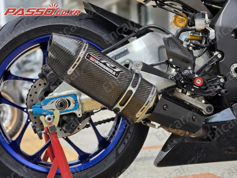 YAMAHA YZF R1 M - фото 4