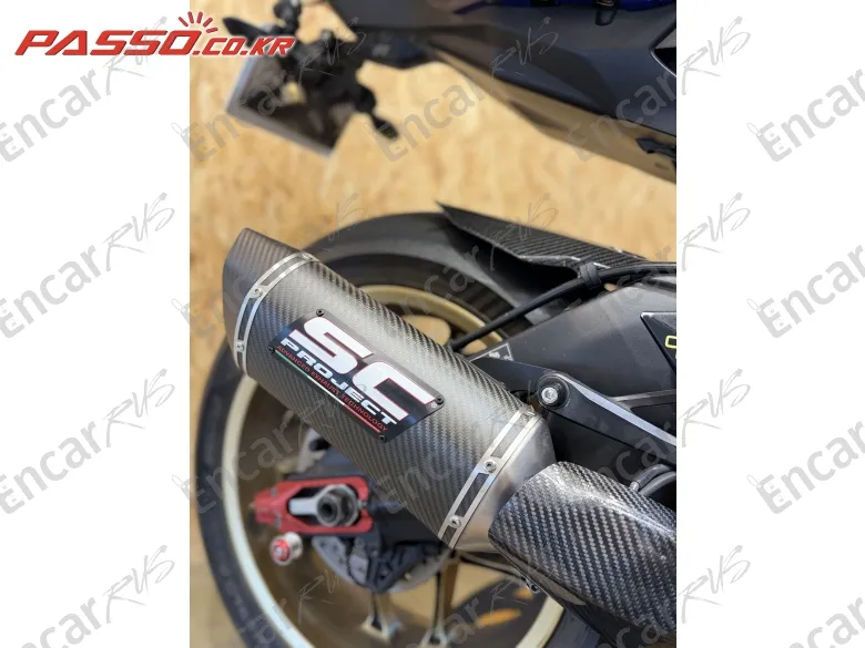 YAMAHA YZF R1 - фото 6