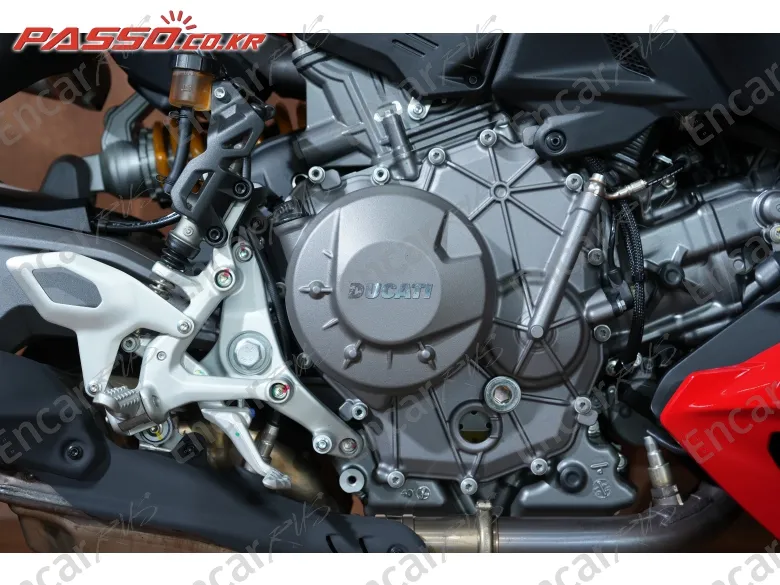 DUCATI TREETFIGHTER V2 S - фото 4