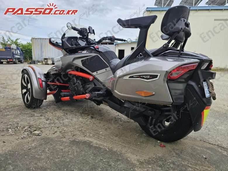 BRP CAN-AM SPYDER F3 T - фото 1