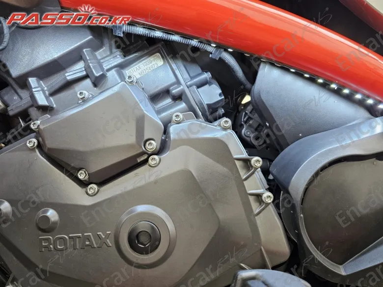 BRP CAN-AM SPYDER F3 T - фото 4