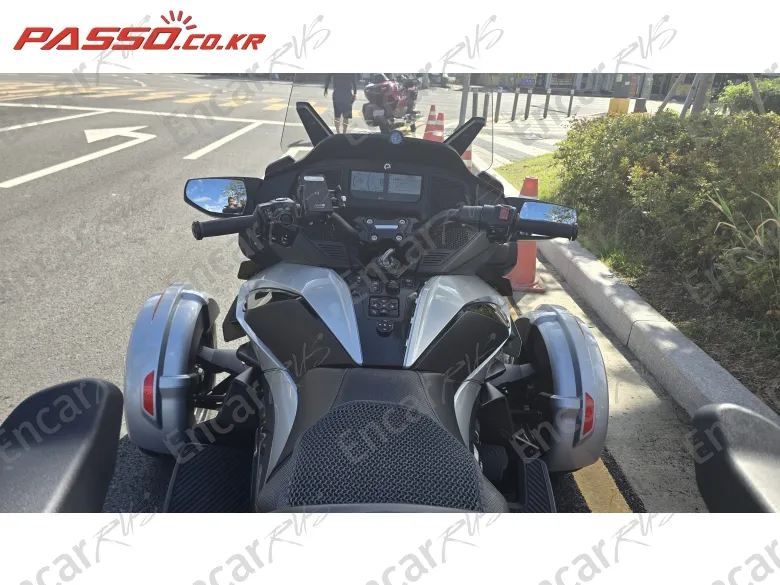 BRP CAN-AM SPYDER RT LIMITED - фото 3