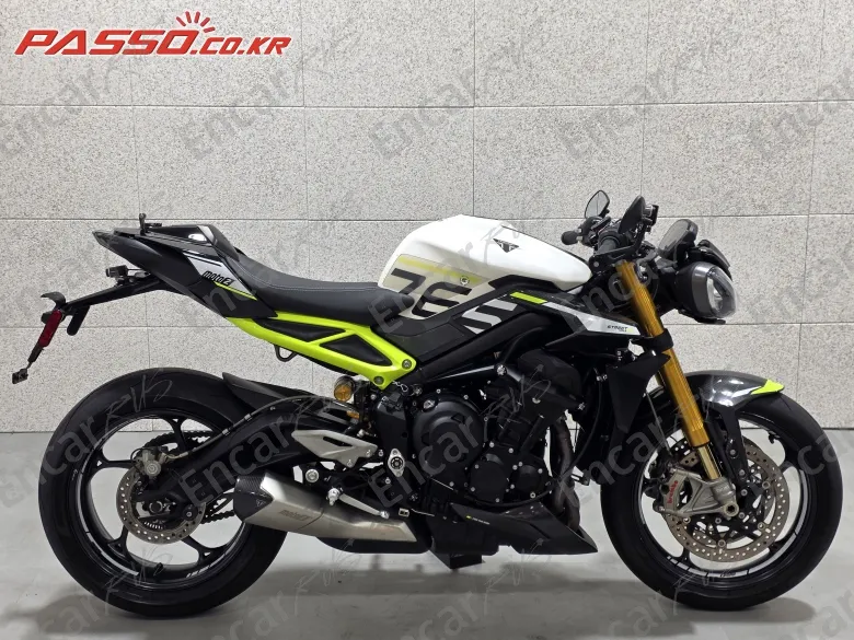 TRIUMPH STREET TRIPLE 765 MOTO2™ EDITION - фото 0
