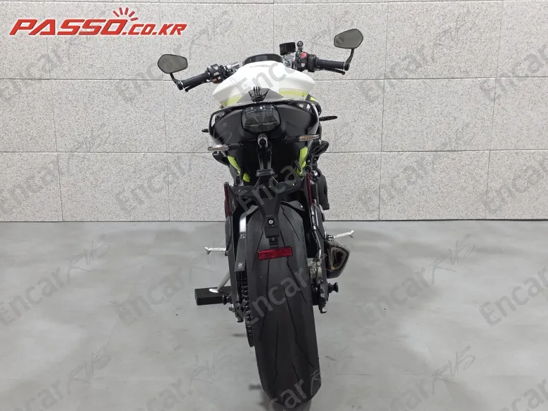 TRIUMPH STREET TRIPLE 765 MOTO2™ EDITION - фото 2