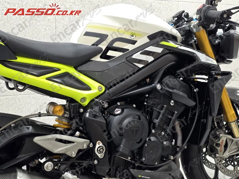 TRIUMPH STREET TRIPLE 765 MOTO2™ EDITION - фото 4