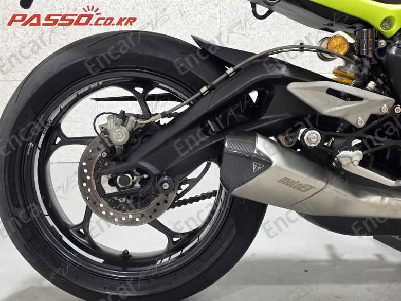 TRIUMPH STREET TRIPLE 765 MOTO2™ EDITION - фото 6