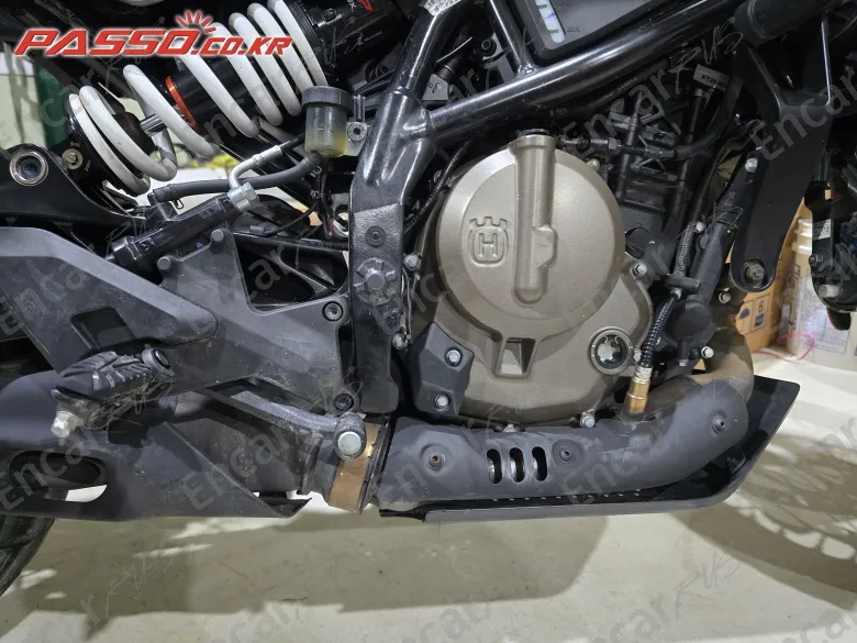 HUSQVARNA SVARTPILEN 401 - фото 6