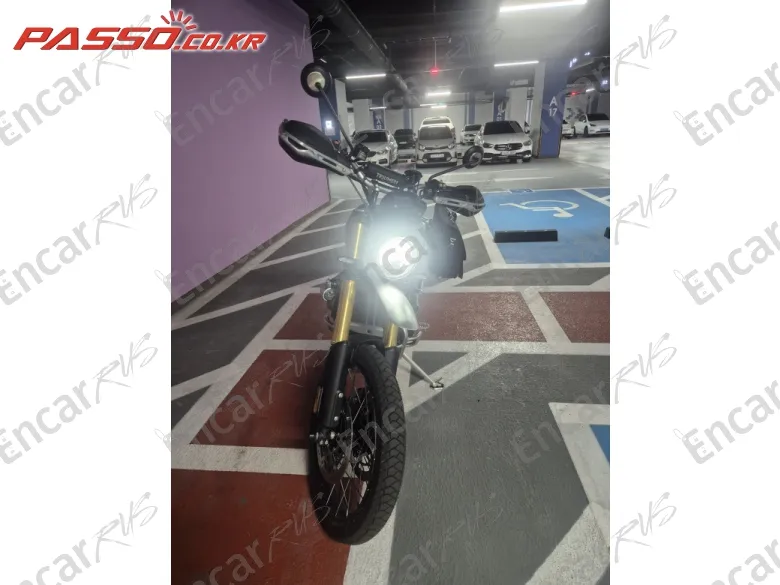 TRIUMPH SCRAMBLER 1200 XE - фото 4