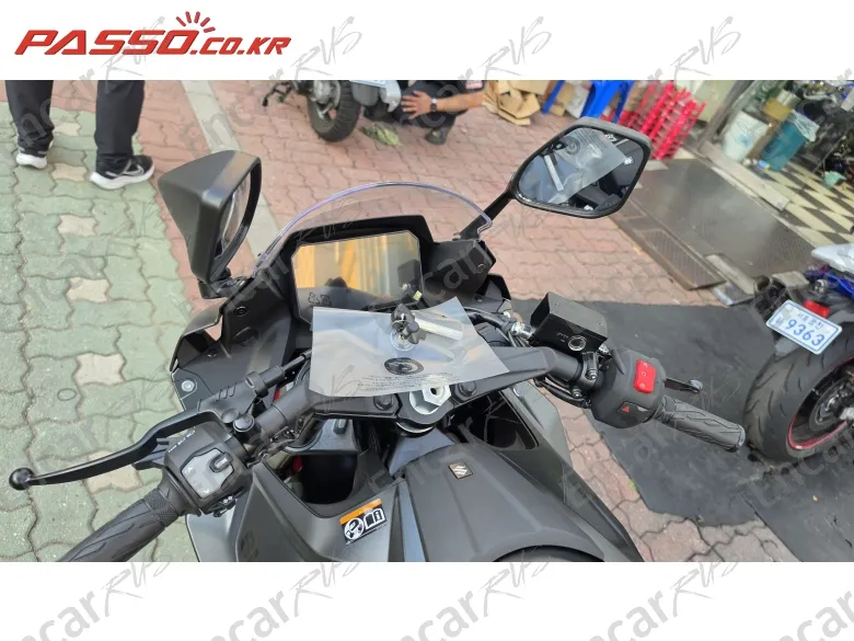 SUZUKI GSX 8 R - фото 3