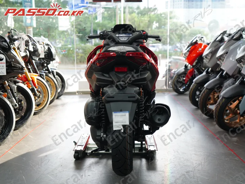 YAMAHA X MAX 300 ABS - фото 2