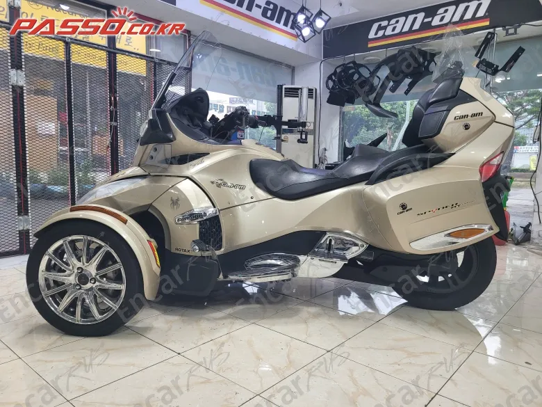 BRP CAN-AM SPYDER RT - фото 1