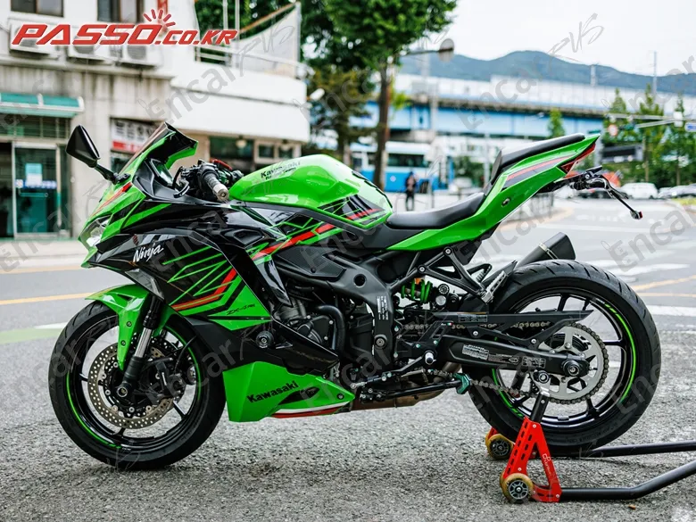 KAWASAKI NINJA ZX 4 RR - фото 1