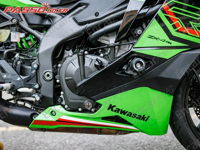 KAWASAKI NINJA ZX 4 RR - фото 4