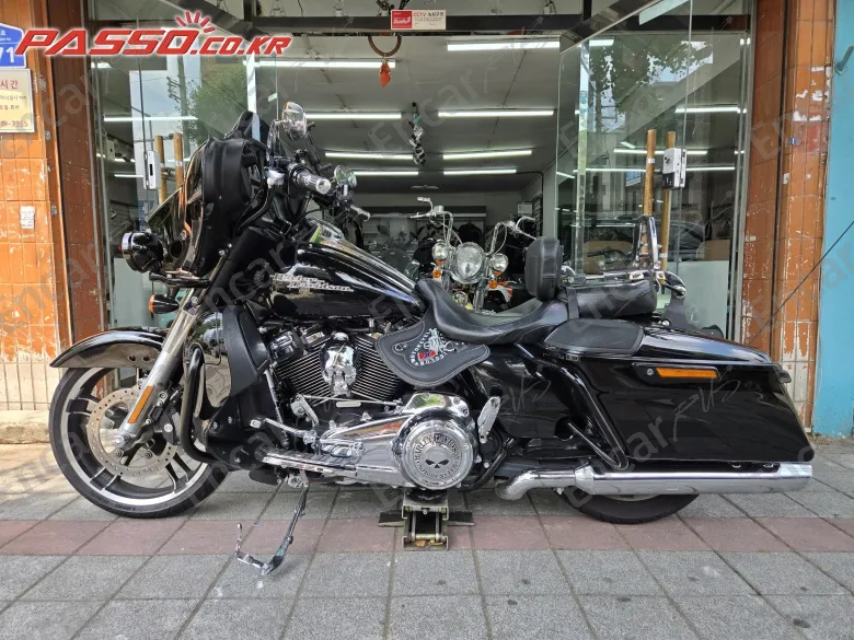 Harley-Davidson Flhx - фото 1