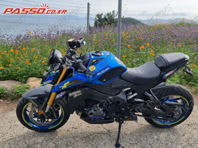 SUZUKI GSX S 1000 - фото 1