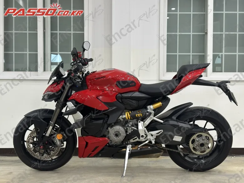 DUCATI STREETFIGHTER V2 - фото 1