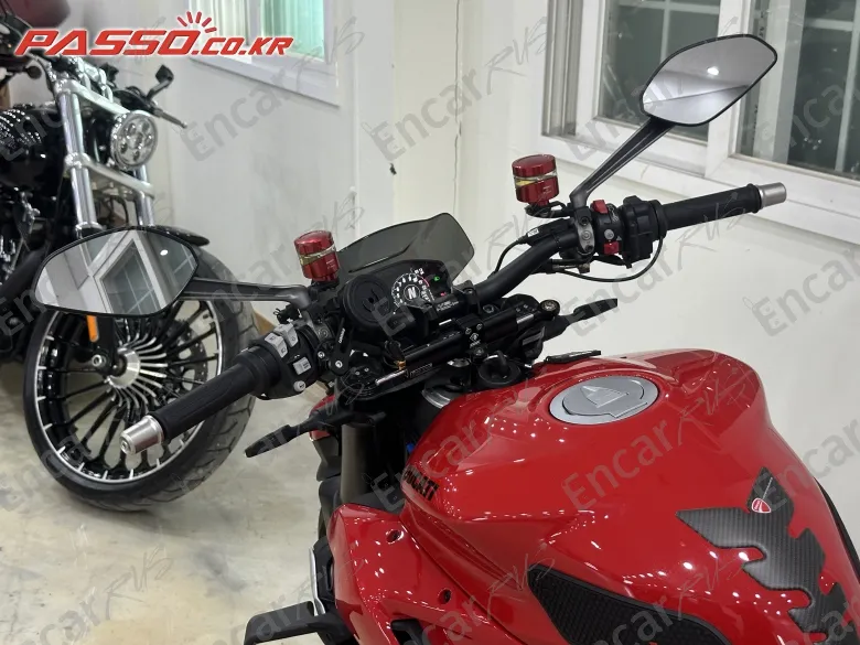 DUCATI STREETFIGHTER V2 - фото 3