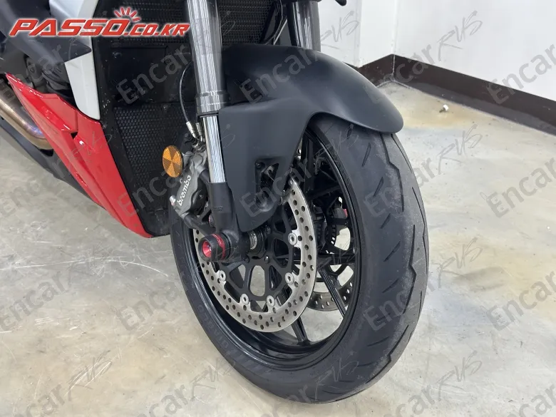 DUCATI STREETFIGHTER V2 - фото 5