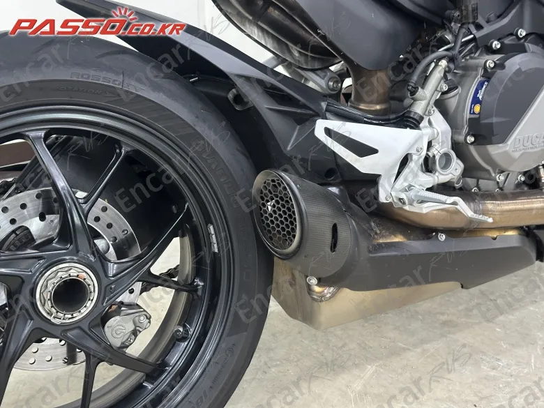 DUCATI STREETFIGHTER V2 - фото 6