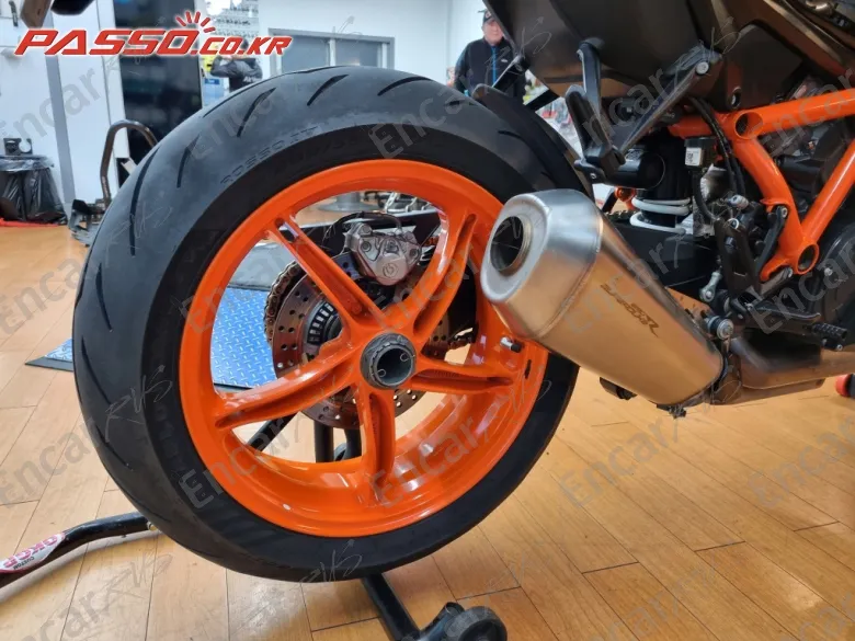 Ktm 1290 Super Duke R - фото 6