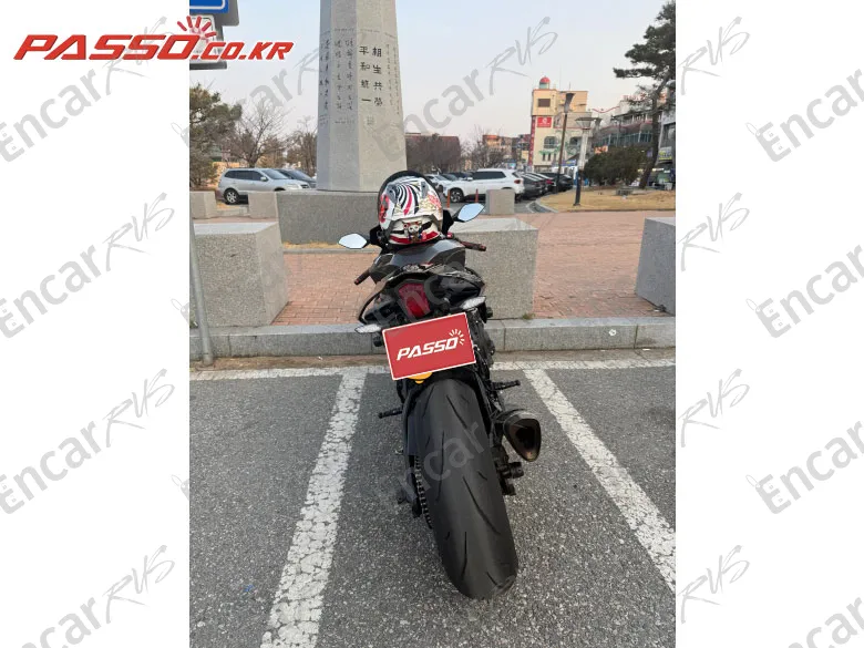 YAMAHA YZF R1 - фото 2