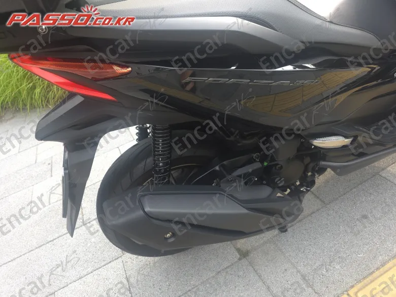 Honda Forza 350 - фото 6