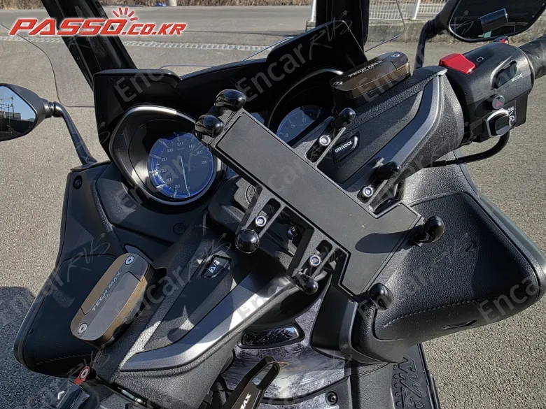 Yamaha T Max 560 - фото 3