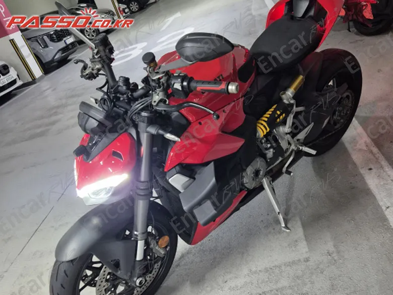 Ducati Streetfighter V2 - фото 0
