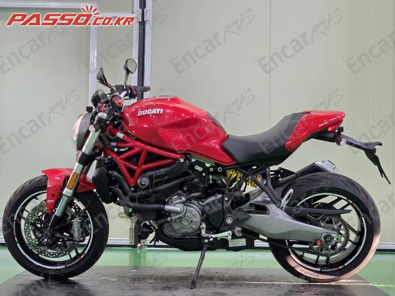 Ducati Monster 821 - фото 1