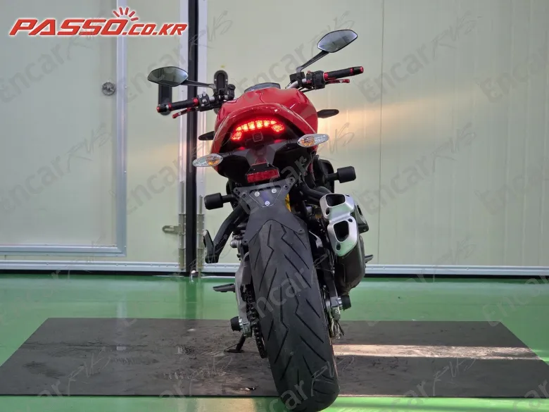 Ducati Monster 821 - фото 2