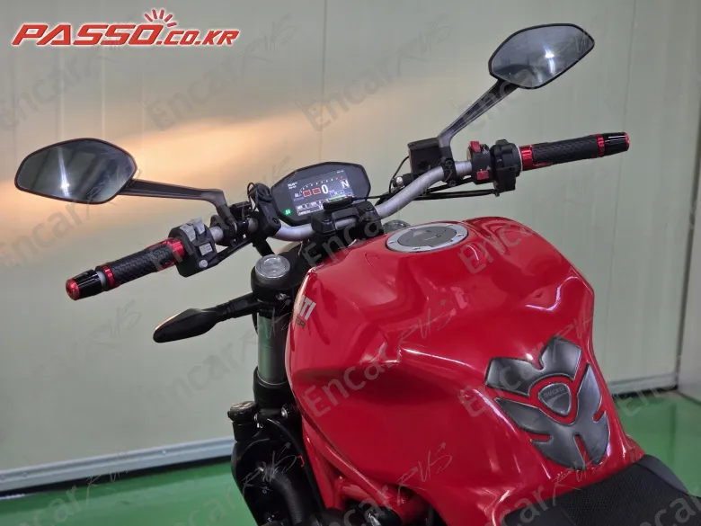 Ducati Monster 821 - фото 3