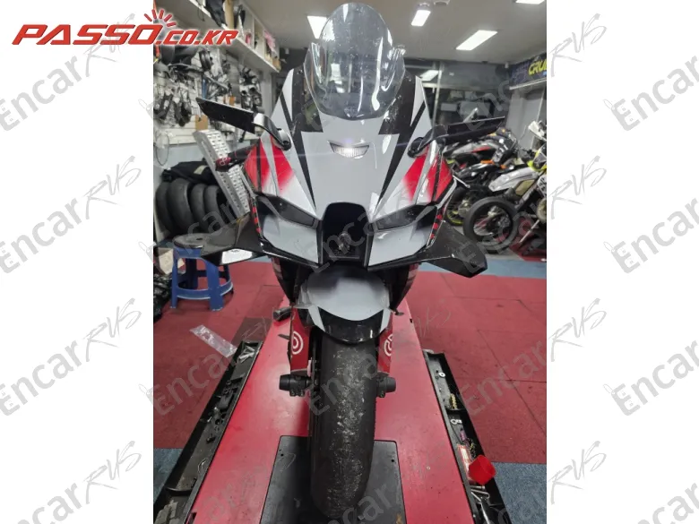KAWASAKI ZX 10 R - фото 4