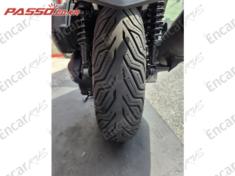 YAMAHA X MAX 300 ABS - фото 5