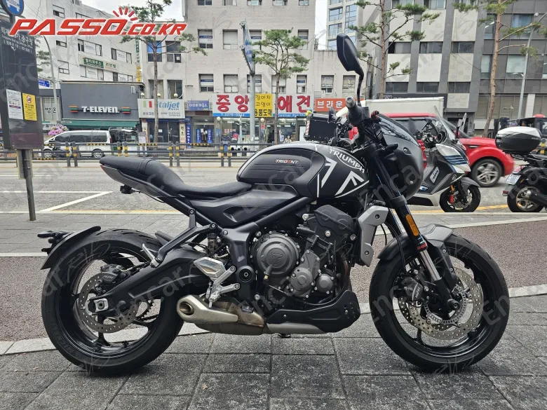 TRIUMPH TRIDENT 660 - фото 0